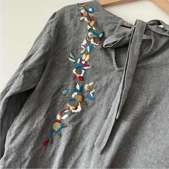 Grace Elements bell sleeve embroidered top. Size Medium - Picture 11 of 11